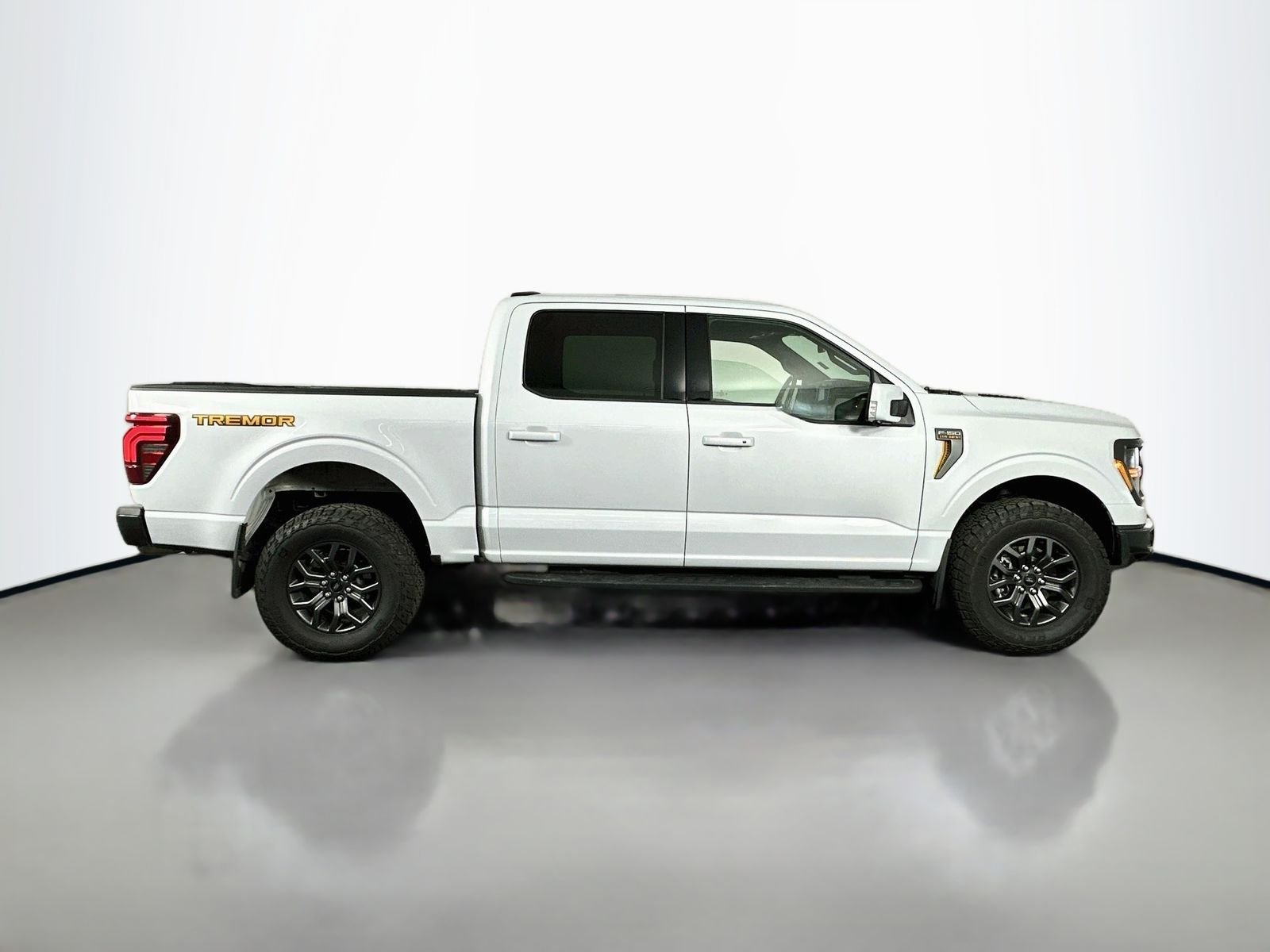 Used 2025 White Ford Tremor image 9