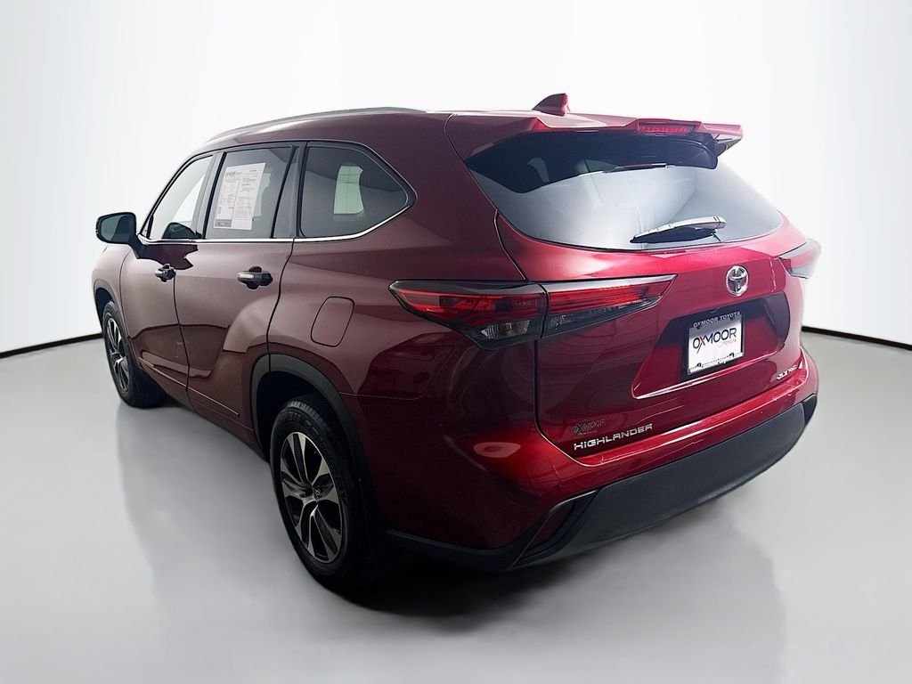 Used 2022 Ruby Flare Pearl Toyota XLE image 5