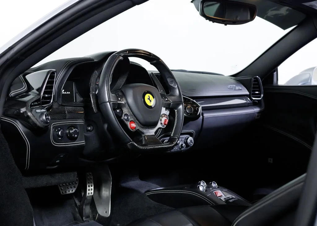 Used 2011 Grigio Alloy Ferrari Base image 14