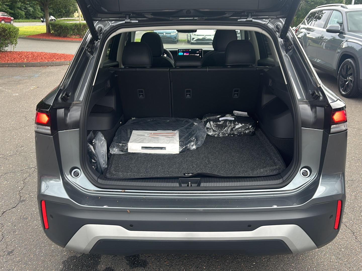 2026 Volkswagen Tiguan SE - Photo 14