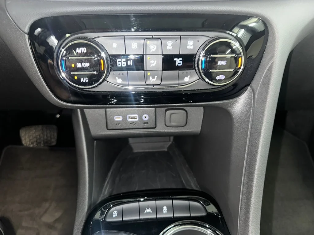 Certified Used 2023 WHITE FROST TRICOAT Buick Essence image 16