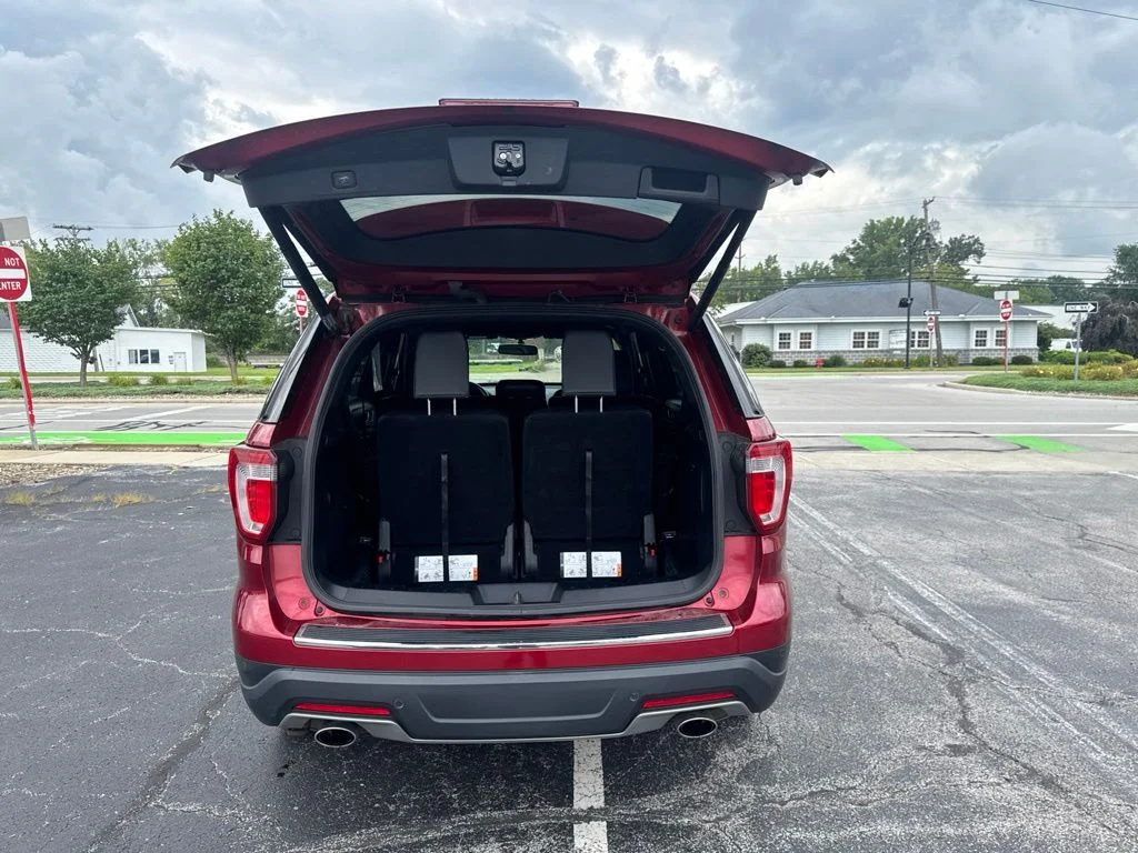 Used 2018 Red Ford XLT image 45