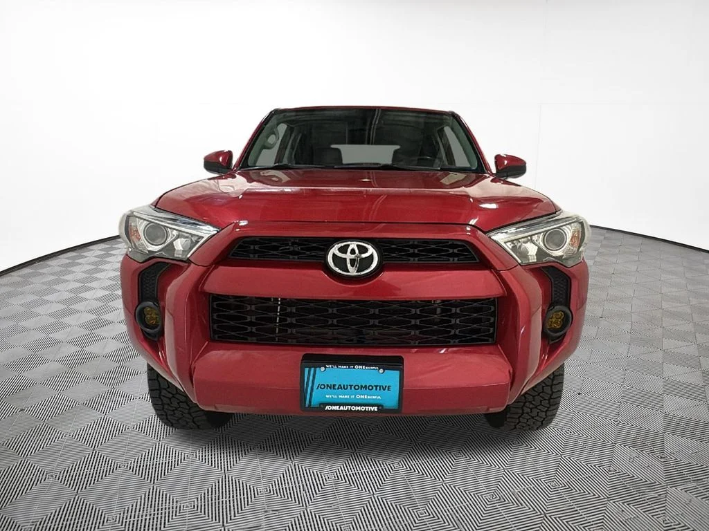 Used 2015 Red Toyota SR5 image 3