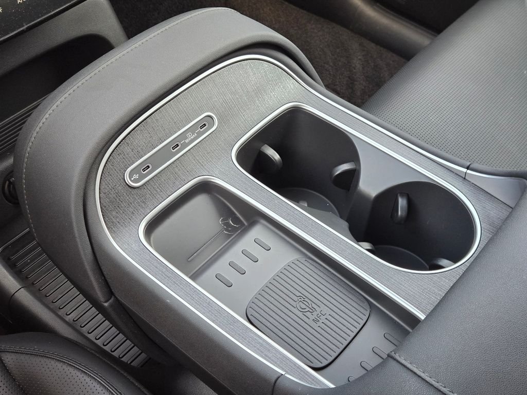 Used 2026 Black Hyundai SEL Premium image 33