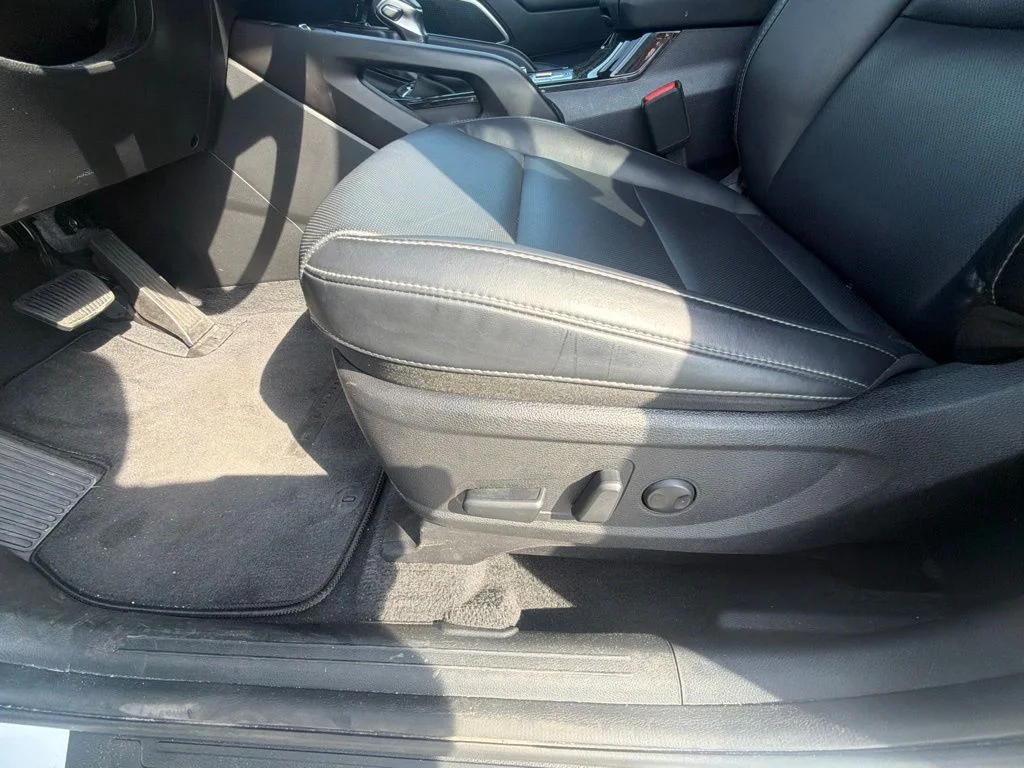 Used 2025 White Kia S image 15