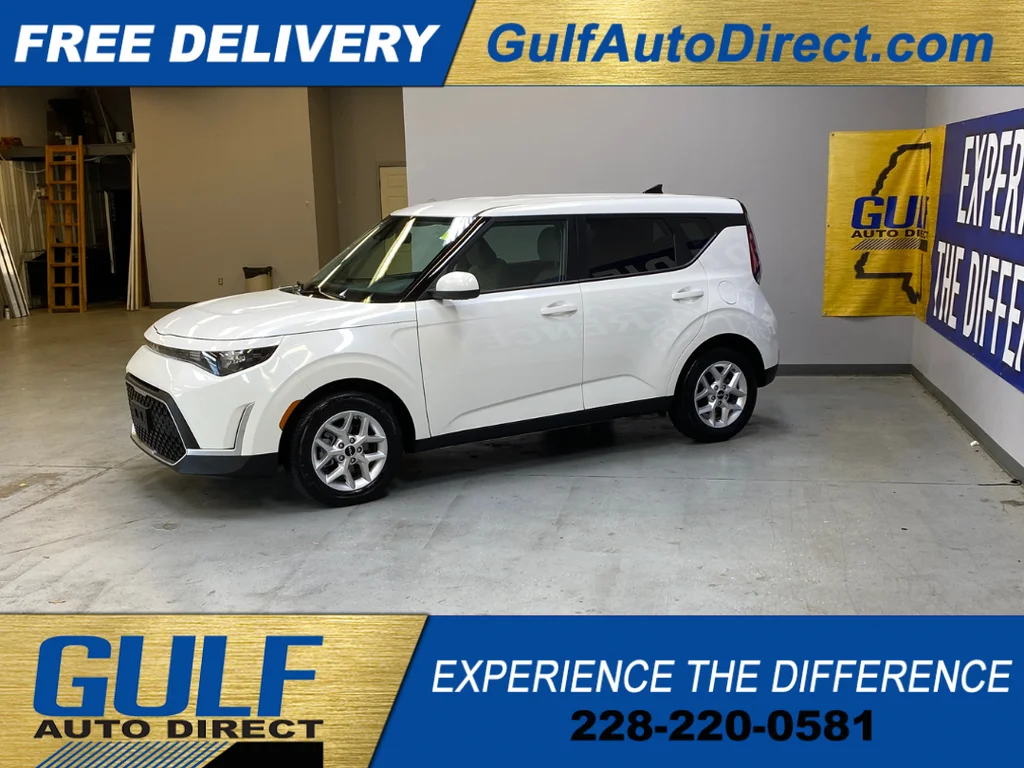 Used 2025 White Kia LX image 5
