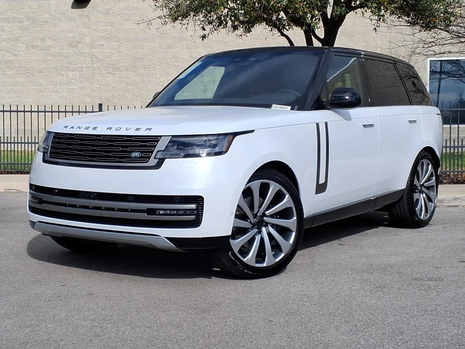 2026 Land Rover Range Rover 3.0 SE SWB's photo