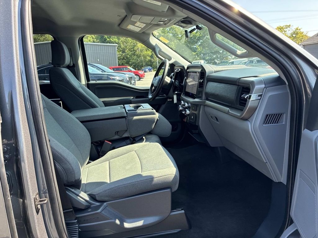 Used 2025 Gray Ford XLT image 9