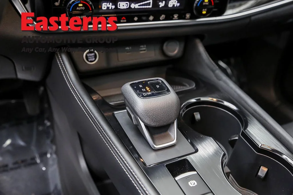 Used 2023 White Nissan SL image 13