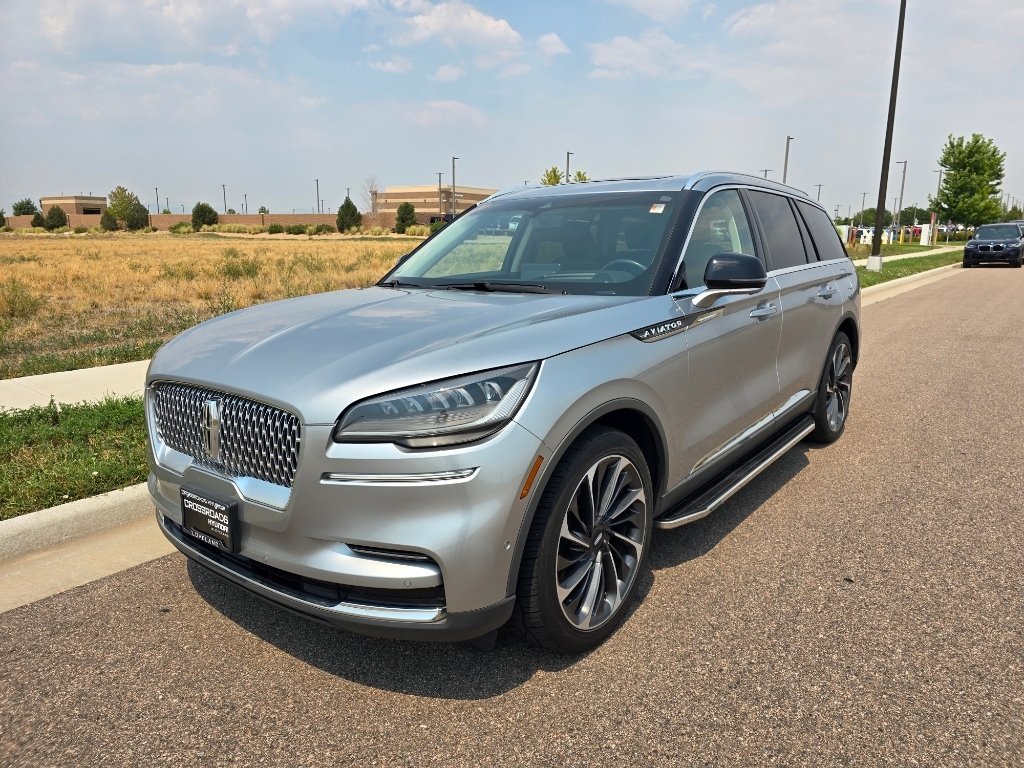 Used 2022 Silver Radiance Metallic Clearcoat Lincoln Reserve image 1