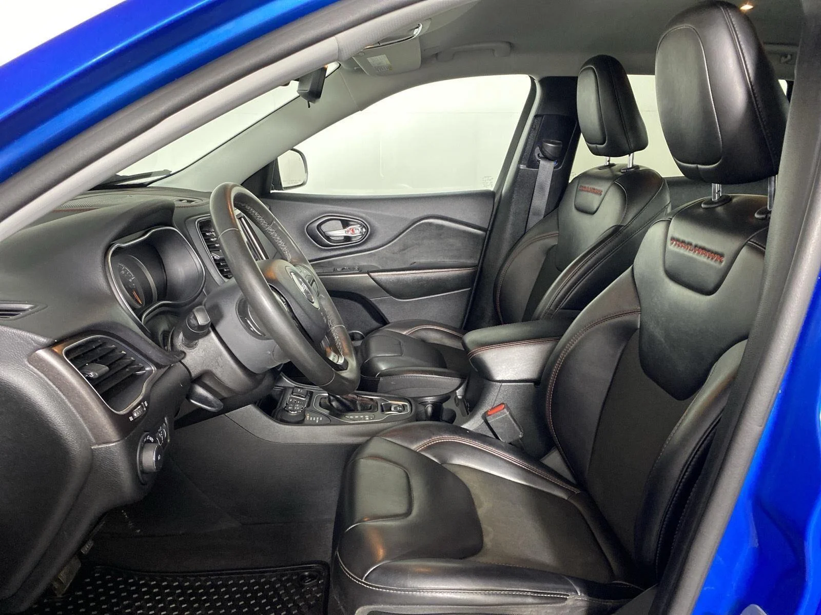 Used 2022 Hydro Blue Pearlcoat Jeep Trailhawk image 27