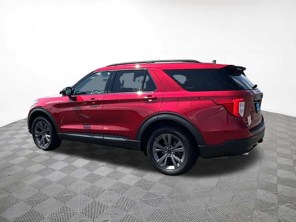 Used 2022 Red Ford XLT image 13