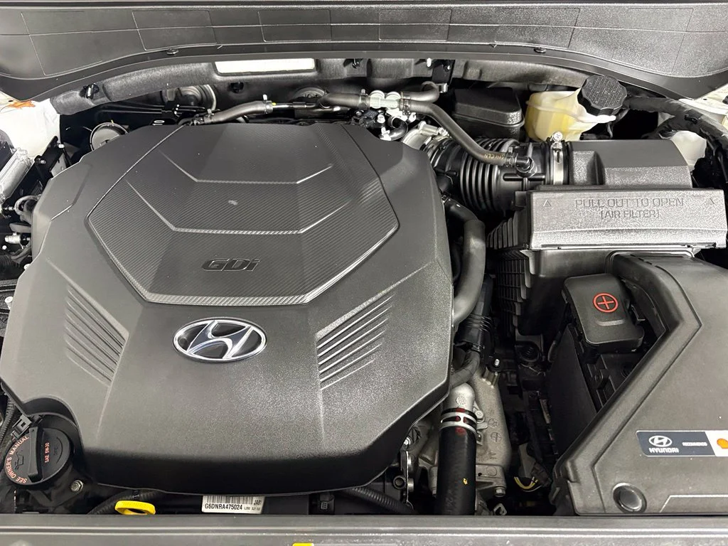 Used 2025 White Hyundai SEL image 40
