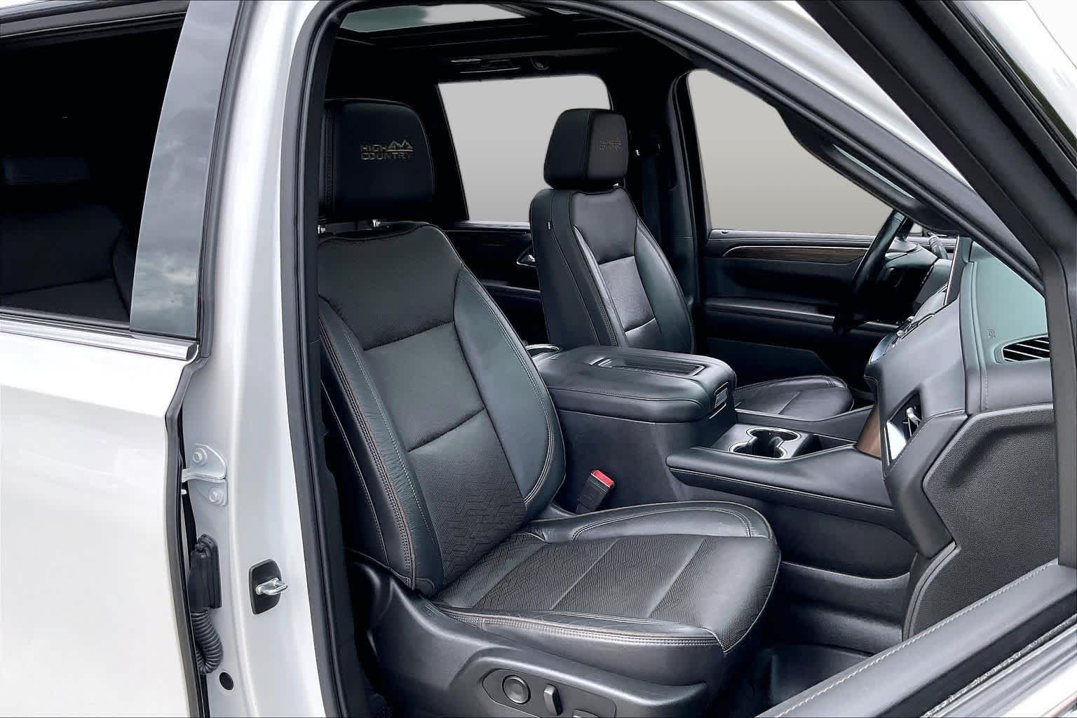 Used 2021 Iridescent Pearl Tricoat Chevrolet High Country image 9