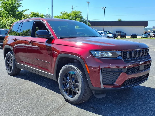 2026 Jeep Grand Cherokee Laredo Altitude