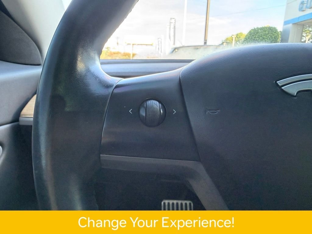 Used 2018  Tesla Long Range image 23