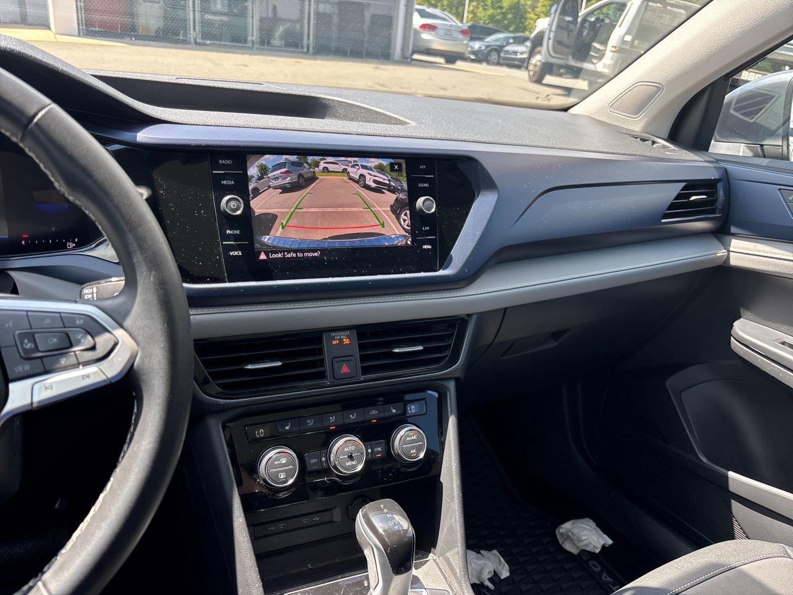 Used 2024 Platinum Gray Metallic Volkswagen SE image 27