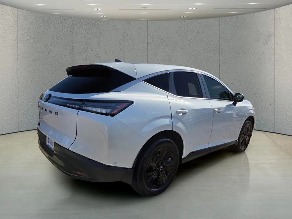 Used 2025 White Pearl Nissan SV image 5
