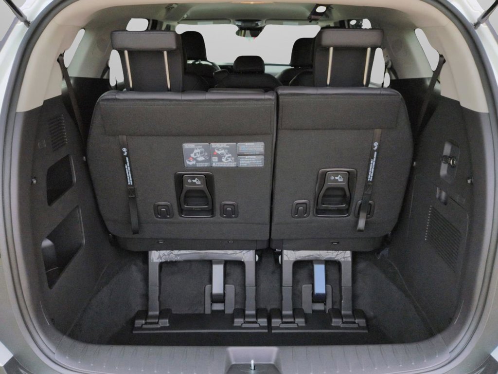 New 2026 Snow White Pearl Kia LXS image 10
