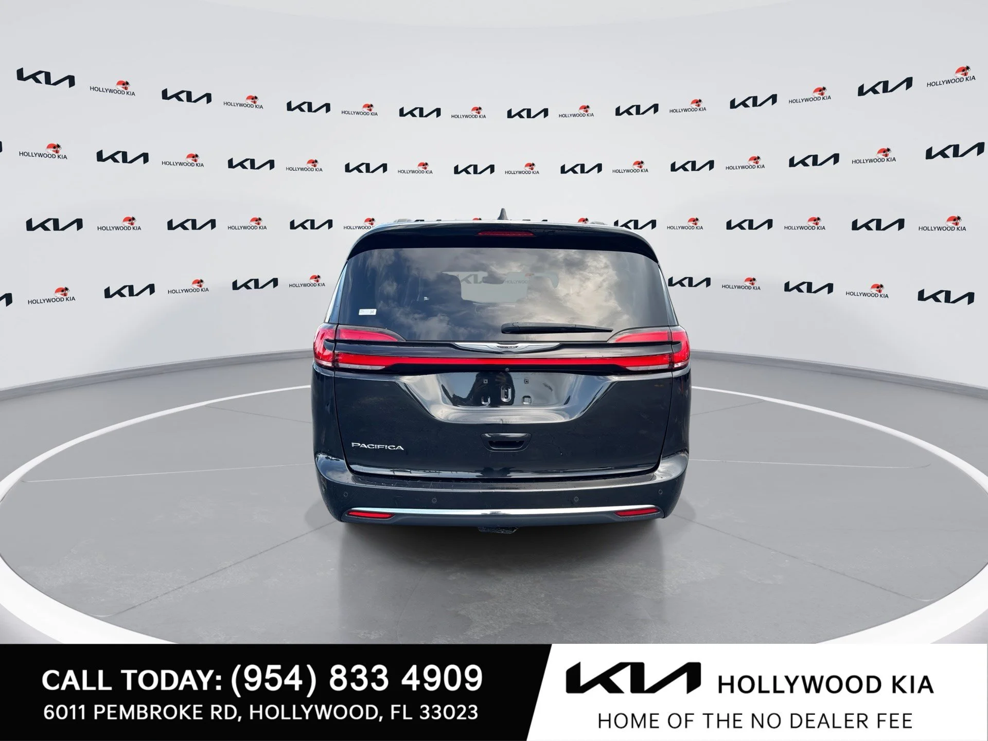 Used 2021 Brilliant Black Crystal Pearlcoat Chrysler Touring image 7