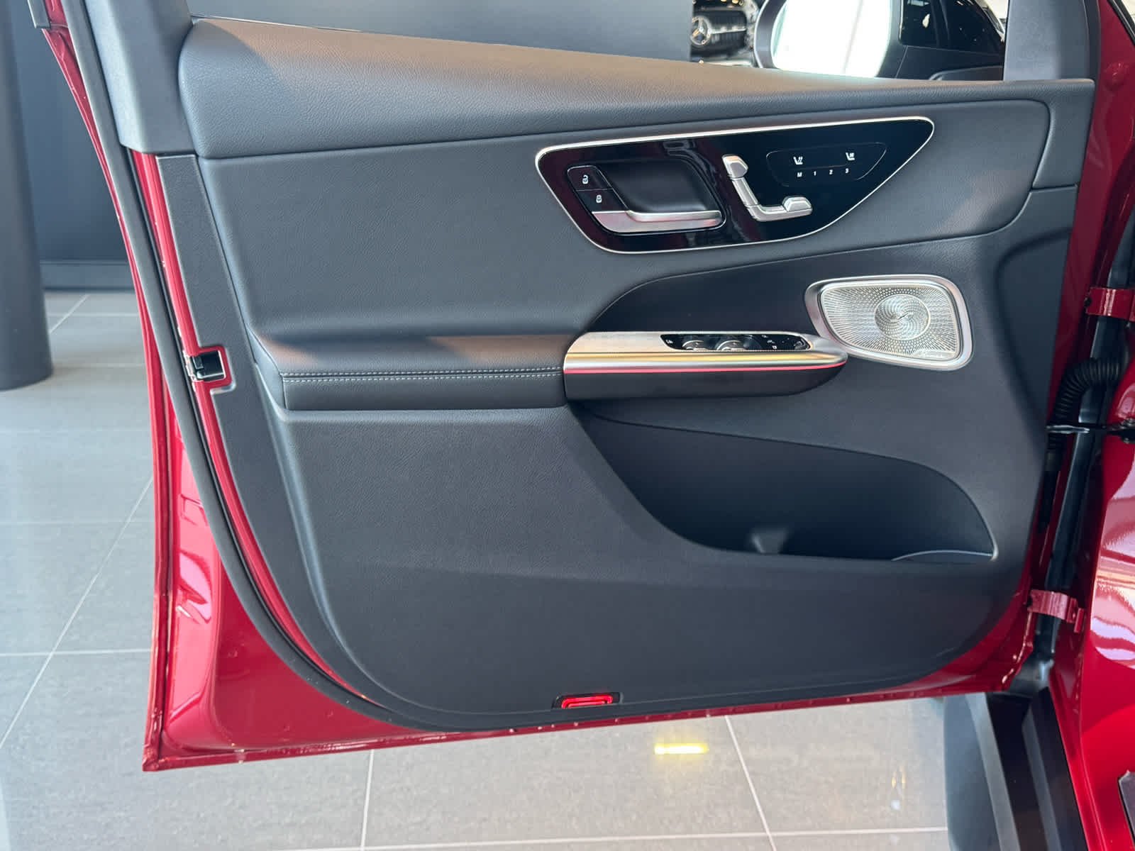 New 2027 MANUFAKTUR Patagonia Red Metallic Mercedes-Benz GLC 300 image 14