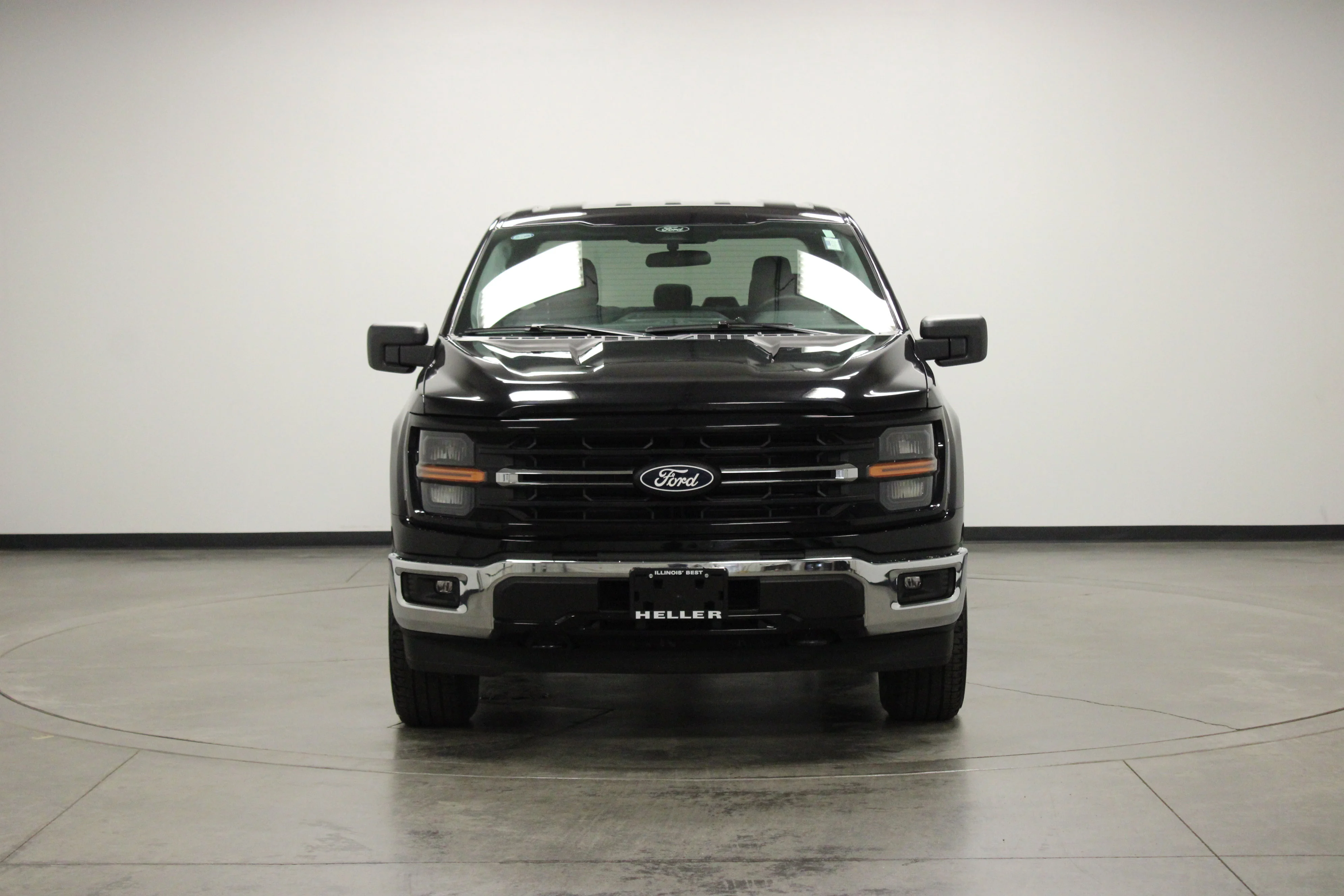 Used 2025 Agate Black Metallic Ford XLT image 3