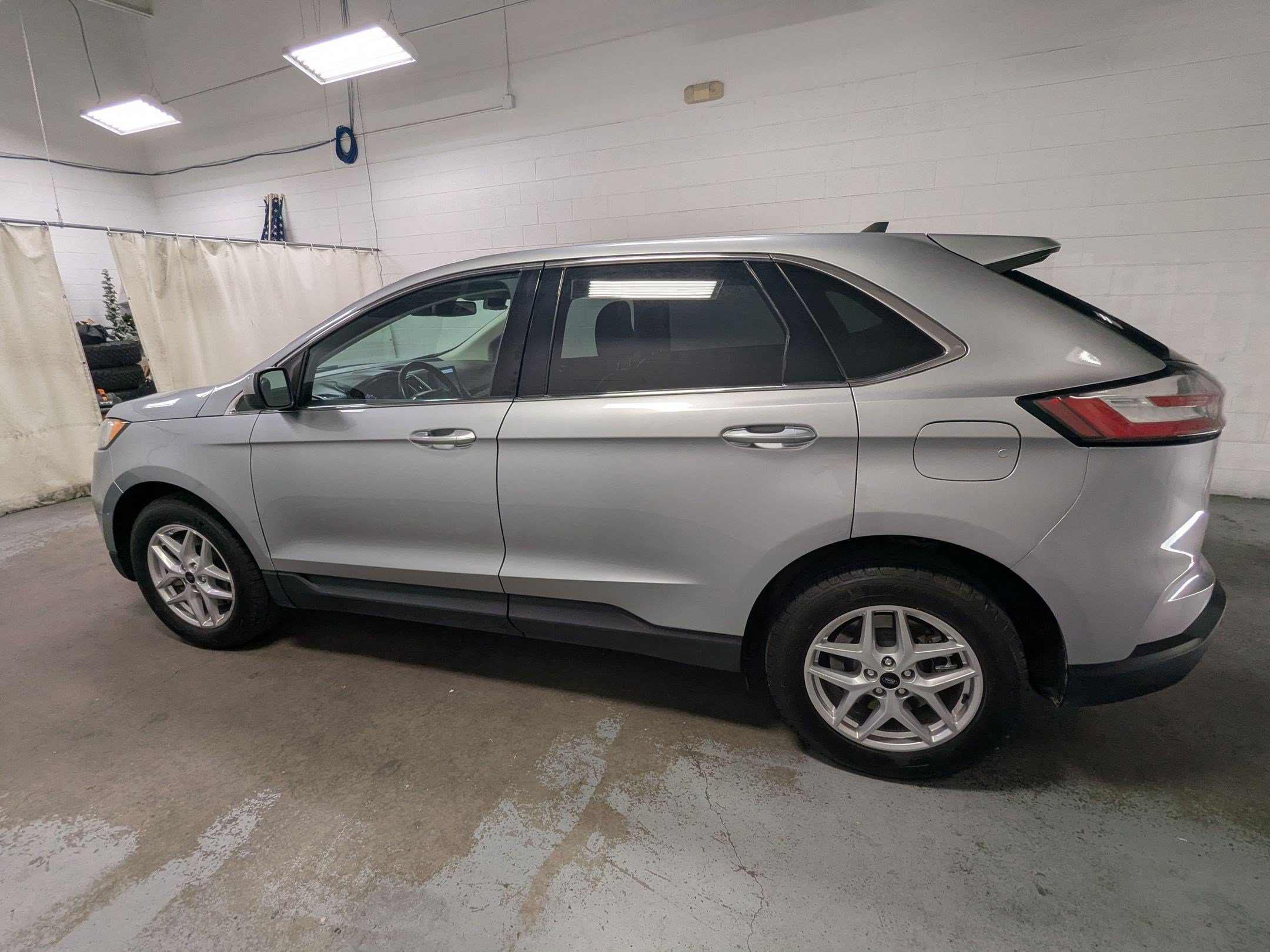 Used 2023 Silver Metallic Ford SEL image 8
