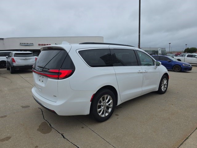 Certified Used 2022 Bright White Clearcoat Chrysler Touring L image 7
