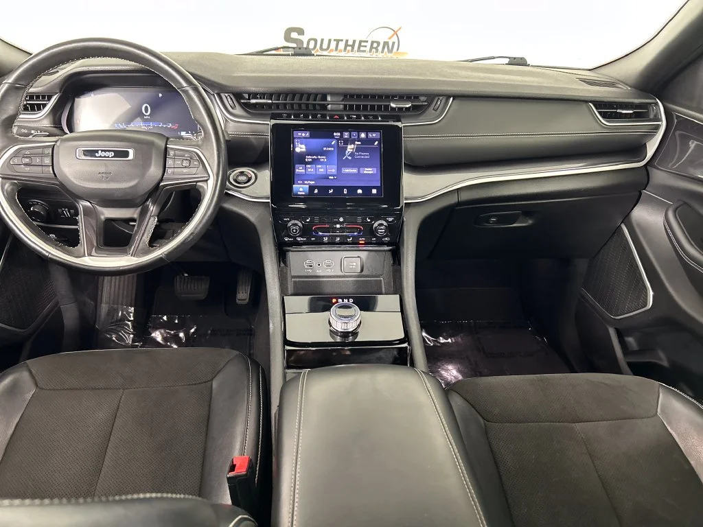 Used 2021 Silver Jeep Altitude image 19