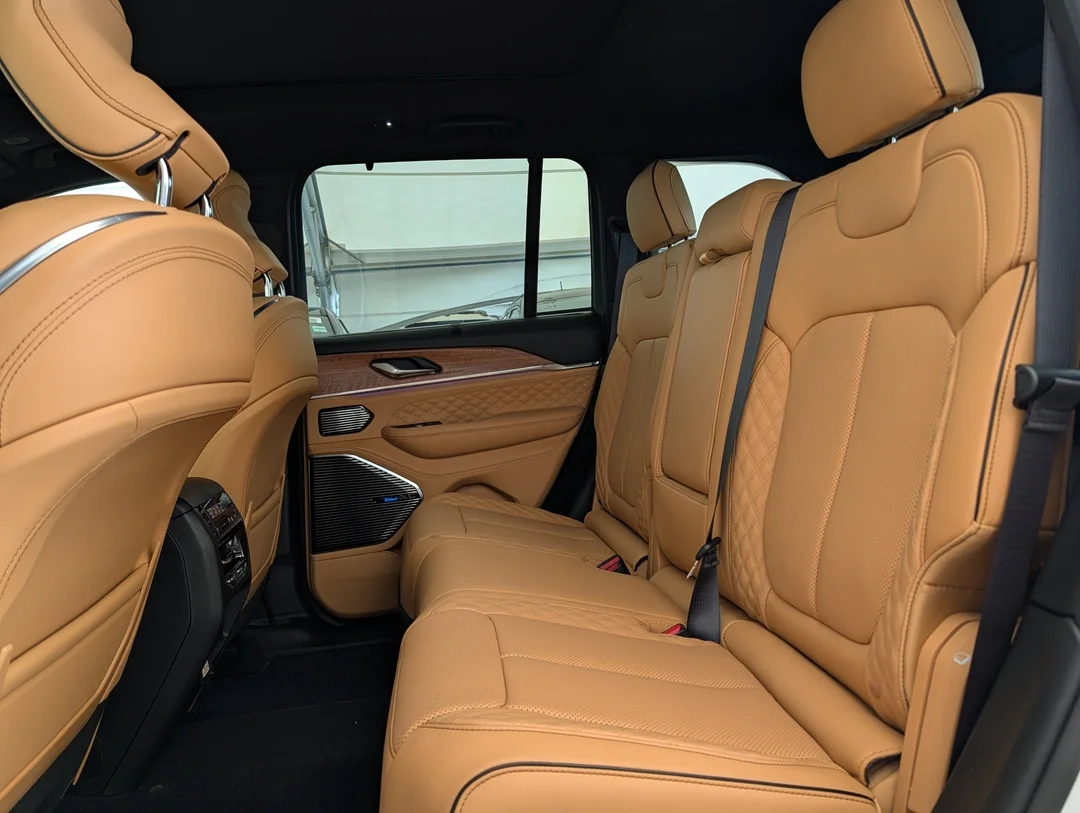 New 2026 White Jeep Summit - - 4x4 - Pano Sunroof - Palermo Lthr Seats - Trailer Tow Pkg - Advanced ProTech IV & More! image 32