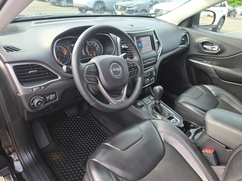 Used 2019 Diamond Black Crystal Pearl Coat Jeep Latitude Plus image 31