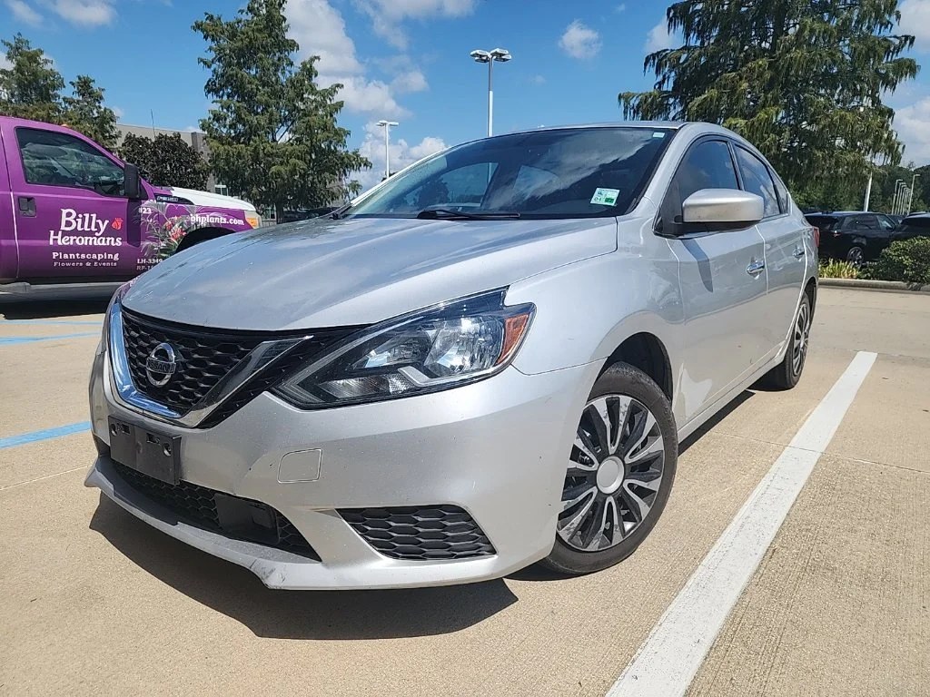 Used 2018 Silver Nissan S image 1