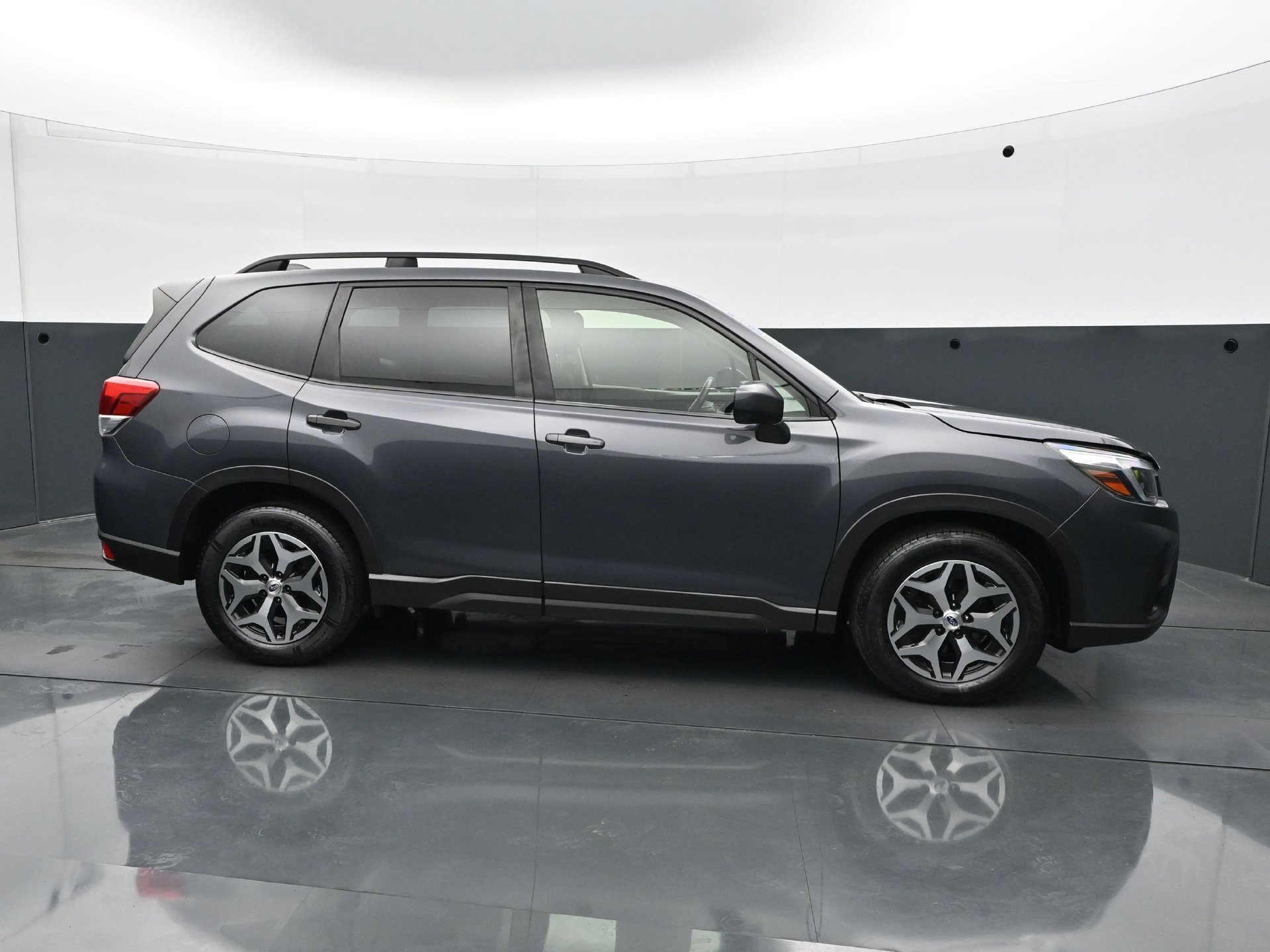 Used 2021 Magnetite Gray Metallic Subaru Premium image 8