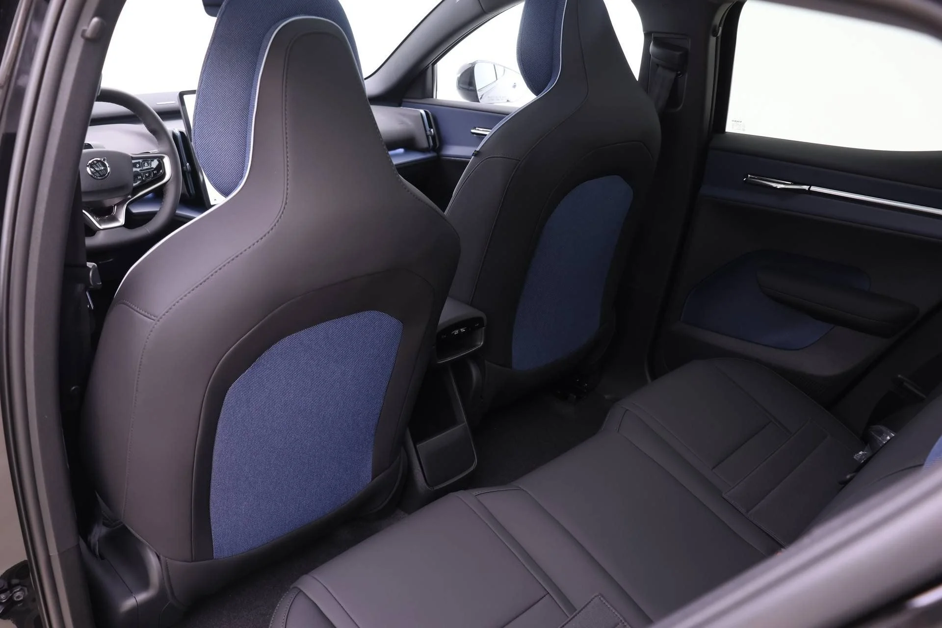 New 2026 Onyx Black Volvo Plus image 14