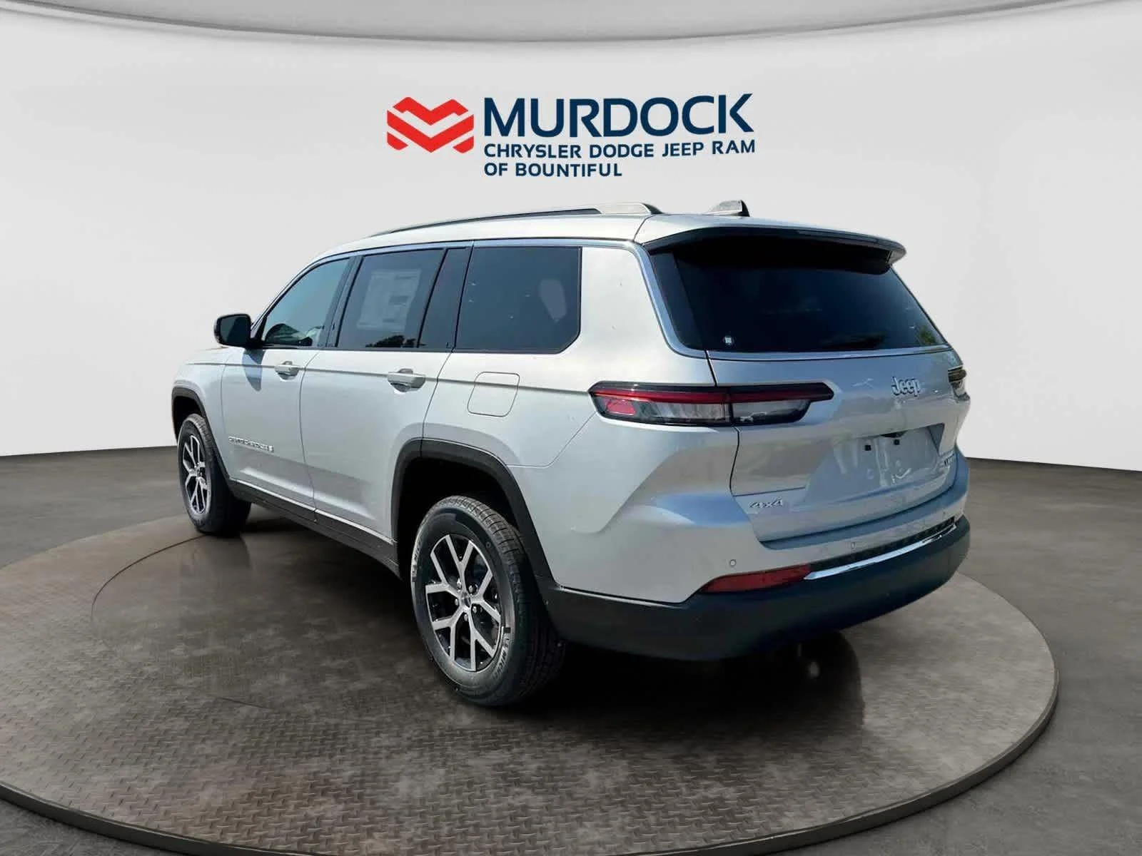 New 2025 Silver Zynith Exterior Paint Jeep Limited image 3