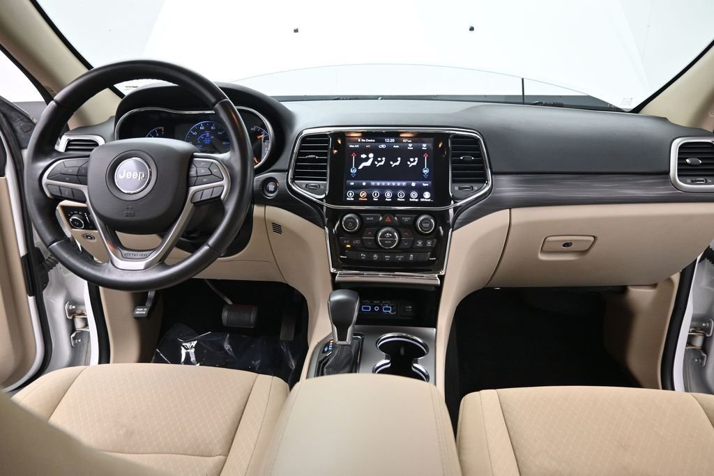 Used 2022 White Jeep Laredo E image 31