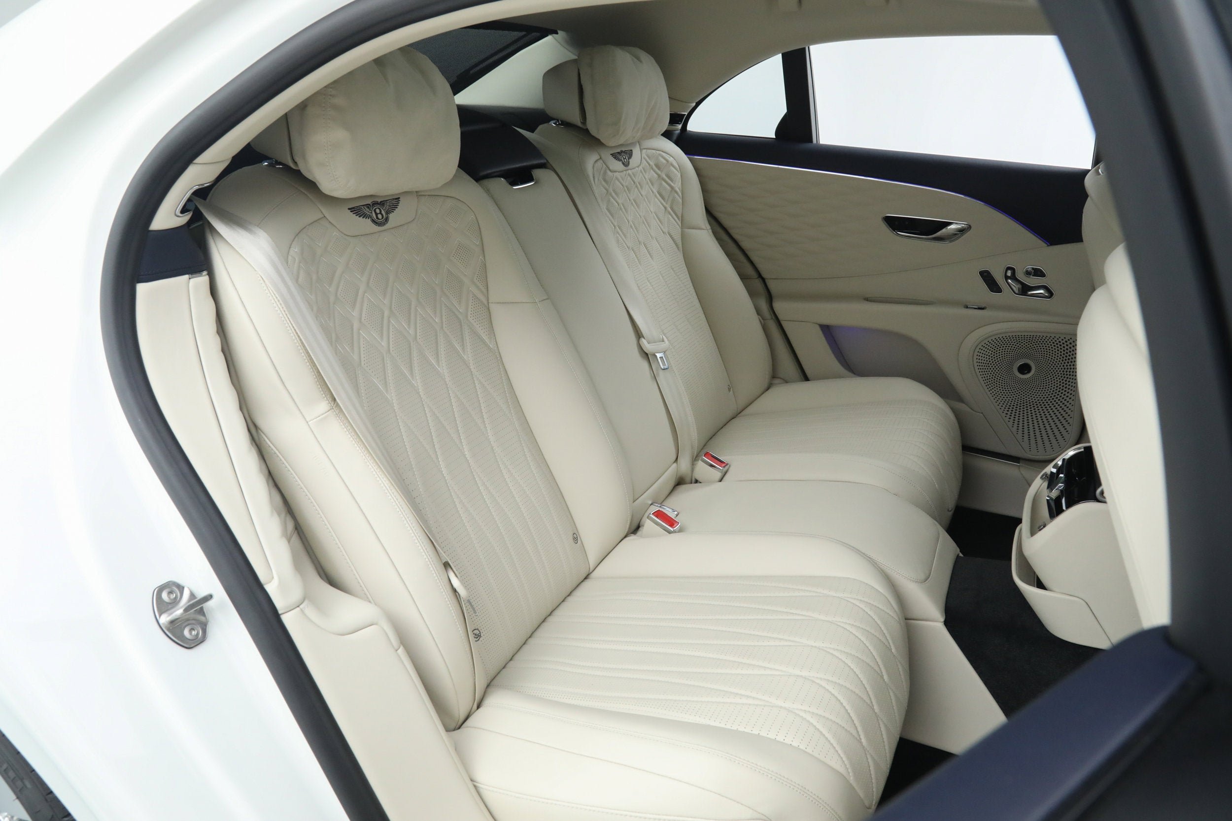 Used 2022 White Bentley  image 21