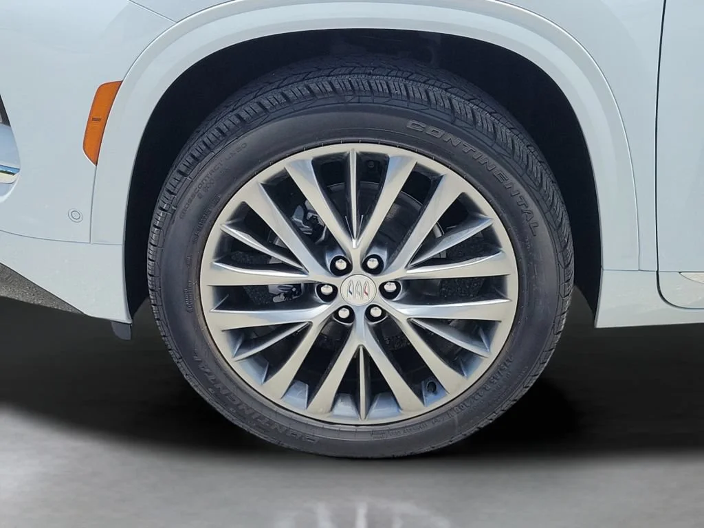 New 2026 Iridescent White Tricoat Buick Avenir image 26