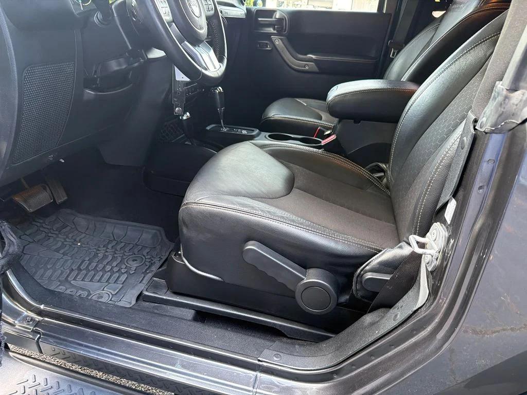 Used 2017 Gray Jeep Sport image 9