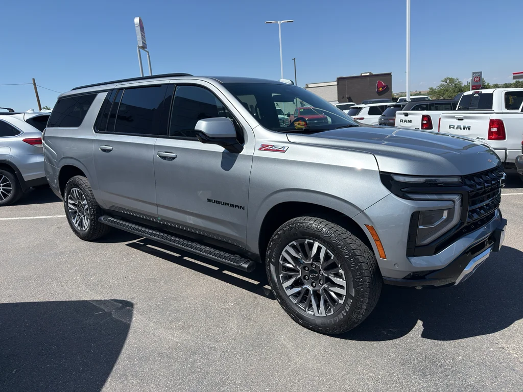 Used 2025 Gray Chevrolet Z71 image 6