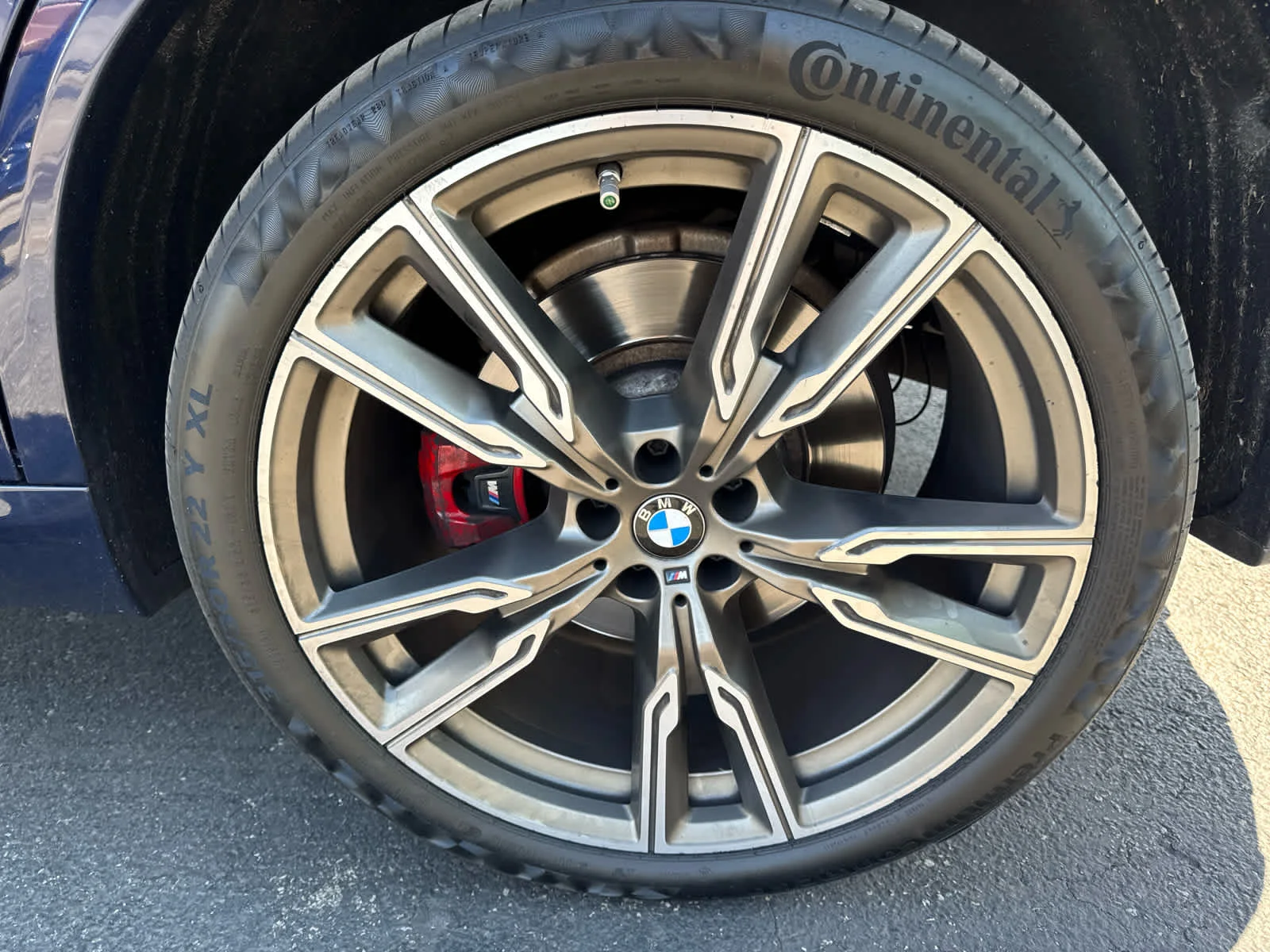 Used 2022 Tanzanite Blue II Metallic BMW M50i image 23