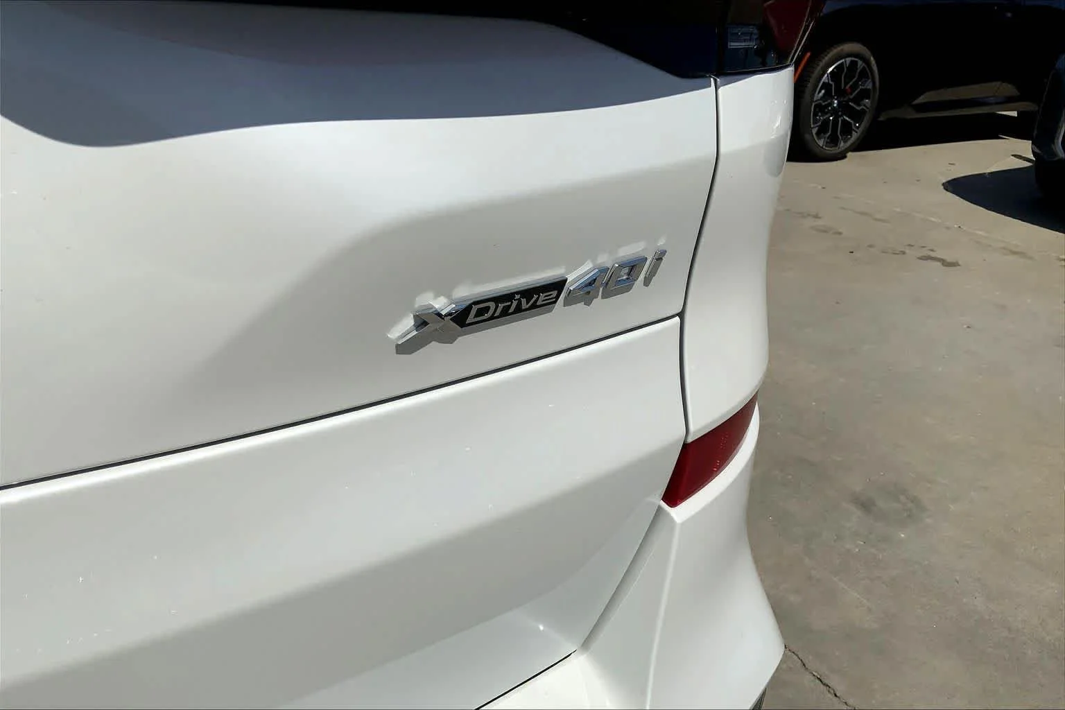 New 2026 Mineral White Metallic BMW xDrive40i image 15