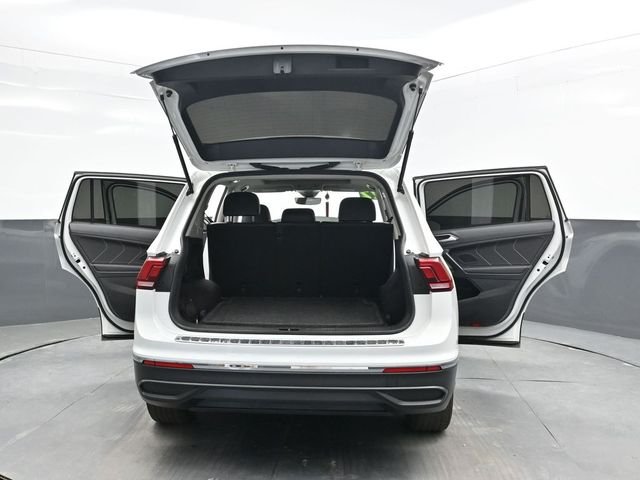Used 2022 White Volkswagen 2.0T SE image 32