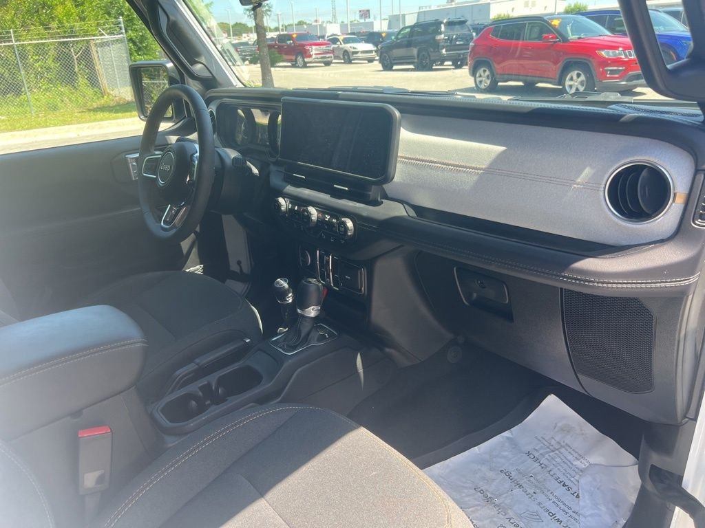 2024 Jeep Wrangler 4-Door Sahara - Photo 11
