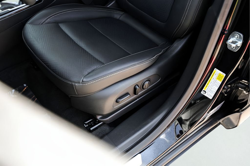 Used 2023 Black Buick Essence image 11