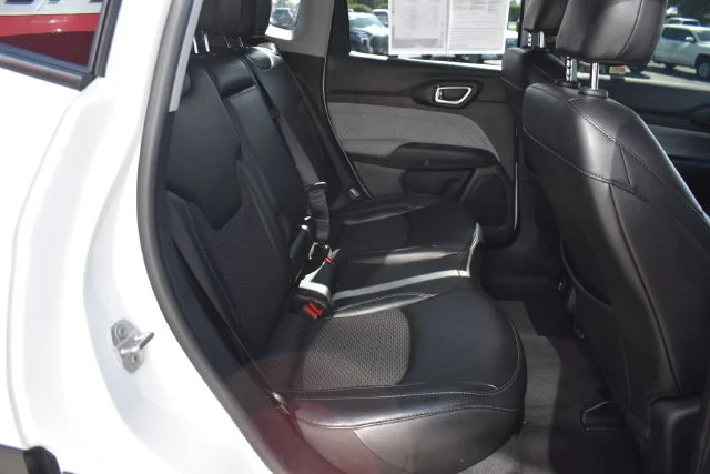 Used 2022 White Jeep Latitude image 16