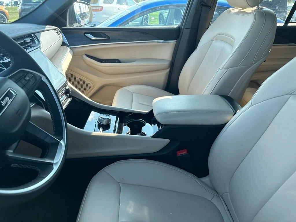 Used 2023 White Jeep Limited image 11