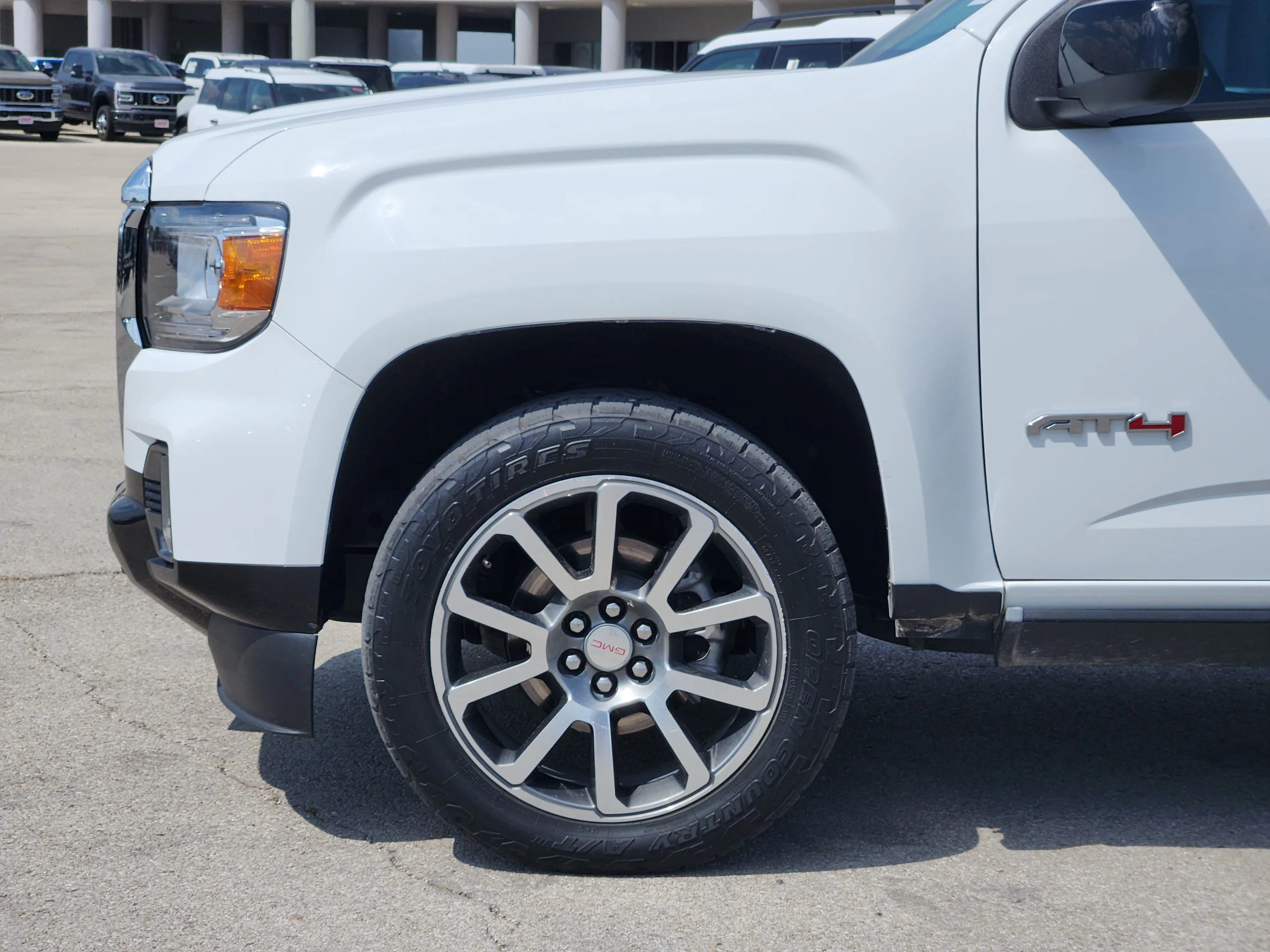 Used 2022 Summit White GMC AT4 w/Leather image 9