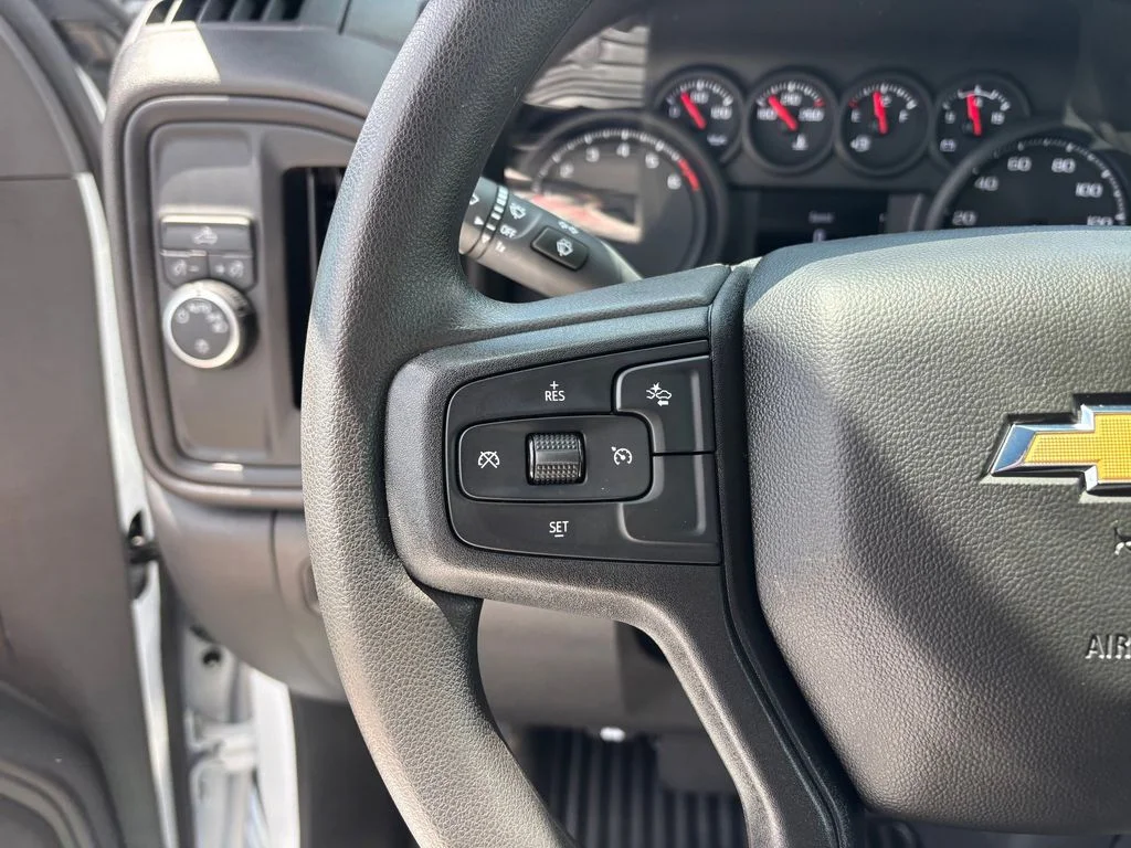 Used 2025 White Chevrolet Custom image 14