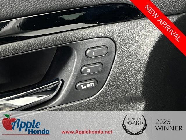 Used 2025 Platinum White Pearl Honda AWD BLACK EDITION image 47